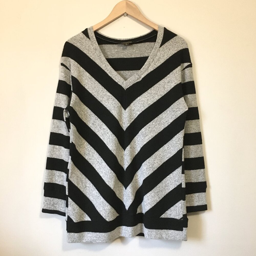 Suzanne Betro Punky Grey Black Tire Chevron Stripe Knit Sweater